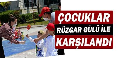 Muratpaşa, çocukları rüzgar gülleriyle karşıladı