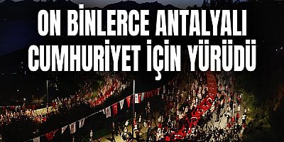 On binlerce Antalyalı Cumhuriyet için yürüdü