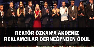 Rektör Özkan’a Akdeniz Reklamcılar Derneği’nden ödül