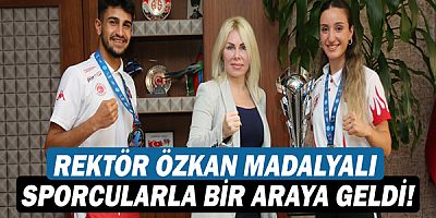 Rektör Özlenen Özkan madalyalı sporcularla bir araya geldi!