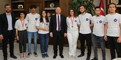 Şampiyon okçulardan Rektör Mustafa Ünal’a ziyaret