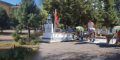 Şehit mezarlarına bakım yapılıyor