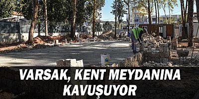 Varsak kent meydanına kavuşuyor