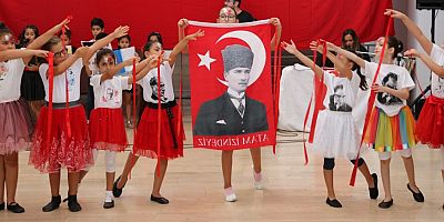 Yaz kursu öğrencileri Zafer Bayramı’nı kutladı